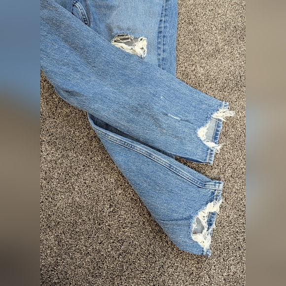 Abercrombie & Fitch High Rise Mom Jean, Curve Love, Distressed, Size 30/10R - Picture 4 of 9